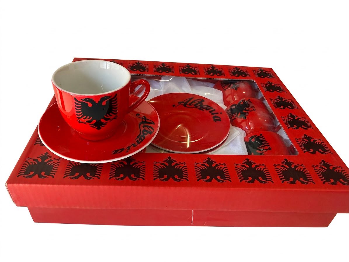 C01 Komplet Filxhanësh Kafeje me Flamurin Shqiptar – Set Suvenir Shqipërie - Image 2